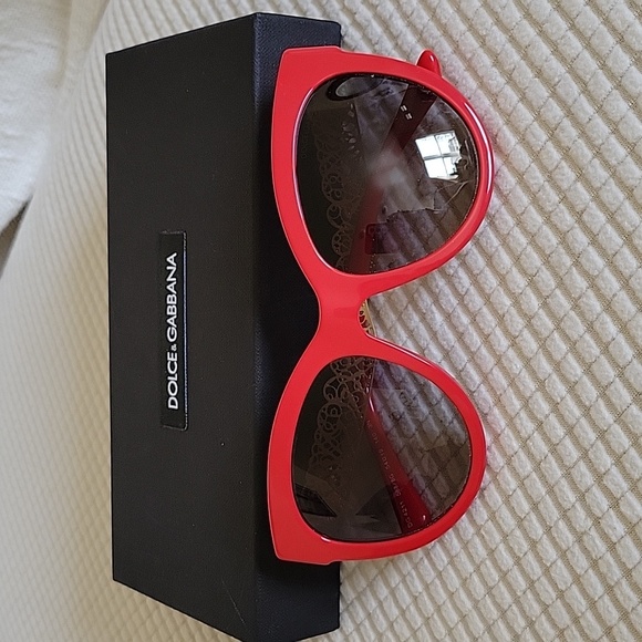 Dolce& Gabanna Sunglasses - Picture 9 of 15
